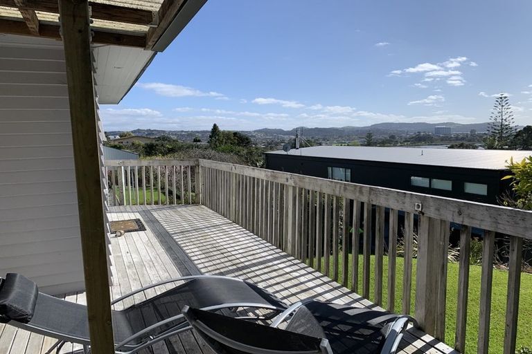 Photo of property in 3 Moffat Road, Red Beach, 0932