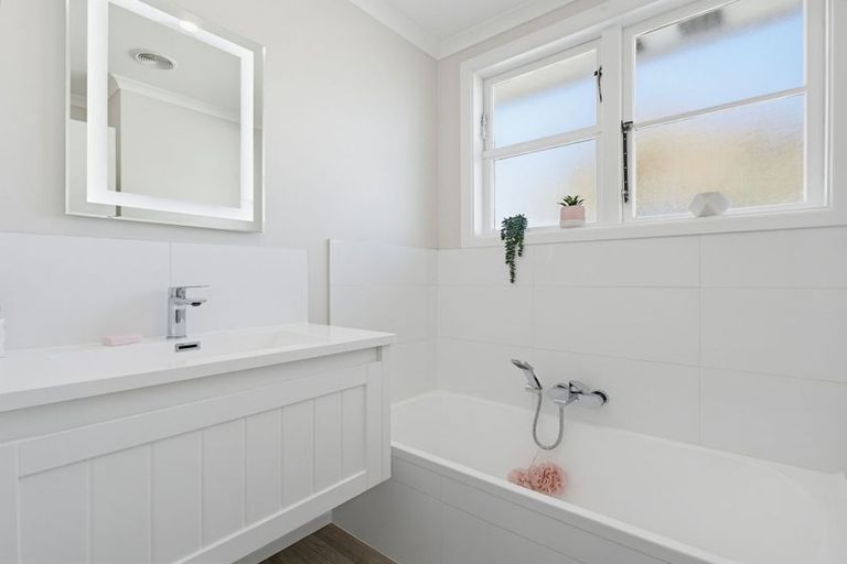 Photo of property in 136 Nuffield Avenue, Marewa, Napier, 4110