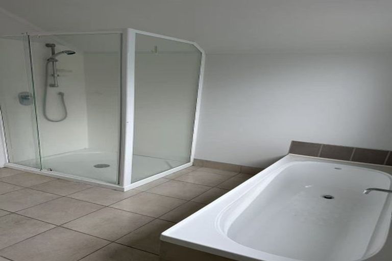 Photo of property in 1/127 Bucklands Beach Road, Bucklands Beach, Auckland, 2012