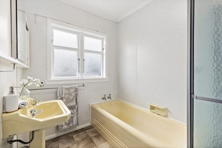 Photo of property in 54 Beauchamp Street, Karori, Wellington, 6012