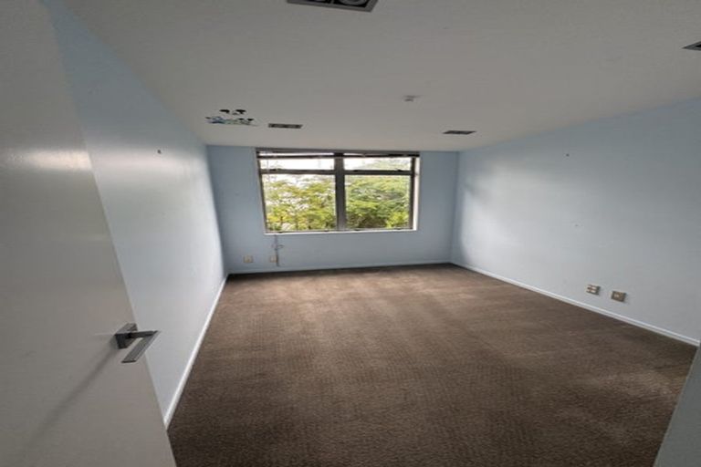 Photo of property in 77 Kittiwake Drive, Schnapper Rock, Auckland, 0632