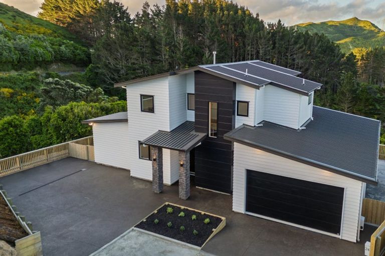 Photo of property in 24 Prestbury Grove, Churton Park, Wellington, 6037