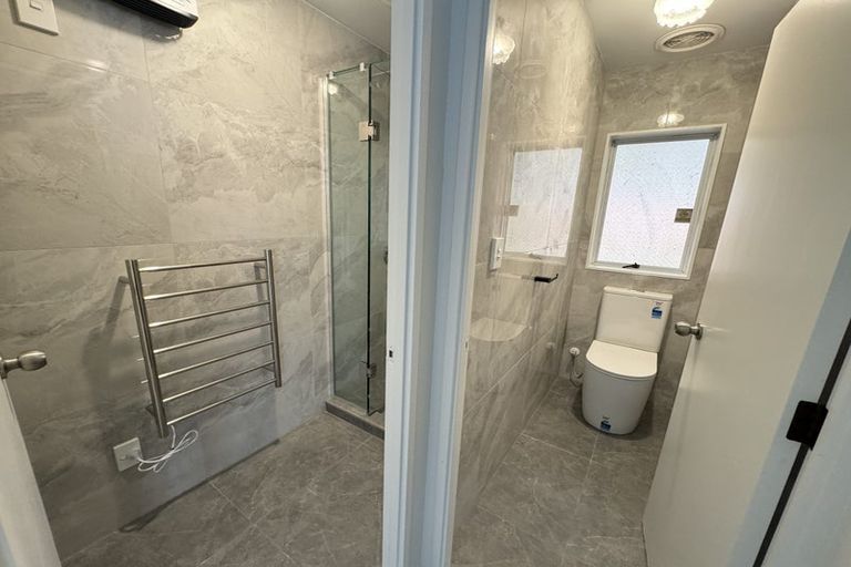 Photo of property in 6 Porter Avenue, Te Atatu South, Auckland, 0610