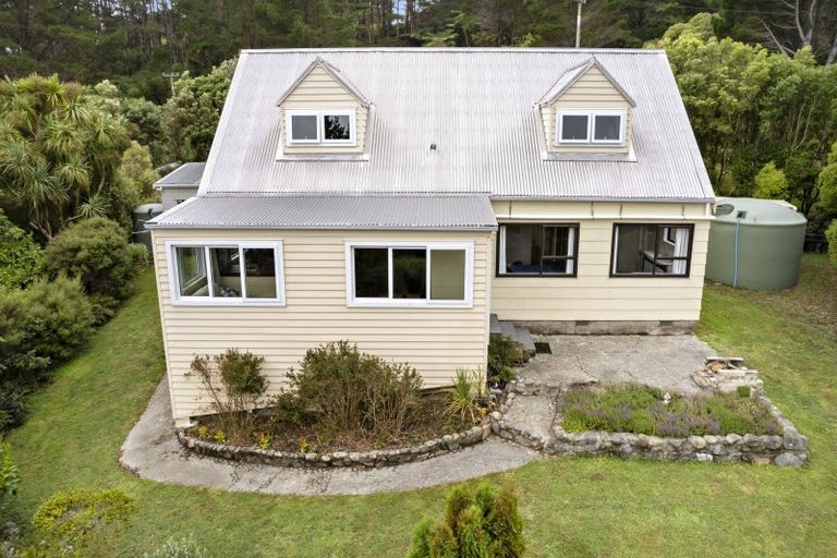 Photo of property in 445 Horokiwi Road, Horokiwi, Wellington, 5016
