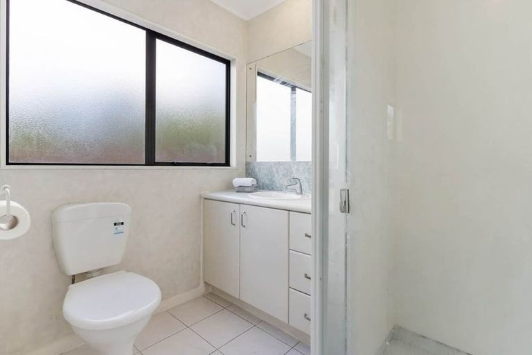 Photo of property in 240 Botany Road, Golflands, Auckland, 2013