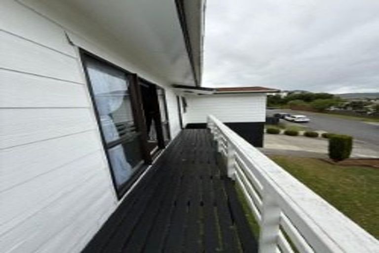 Photo of property in 6 Forglen Place, Tawa, Wellington, 5028