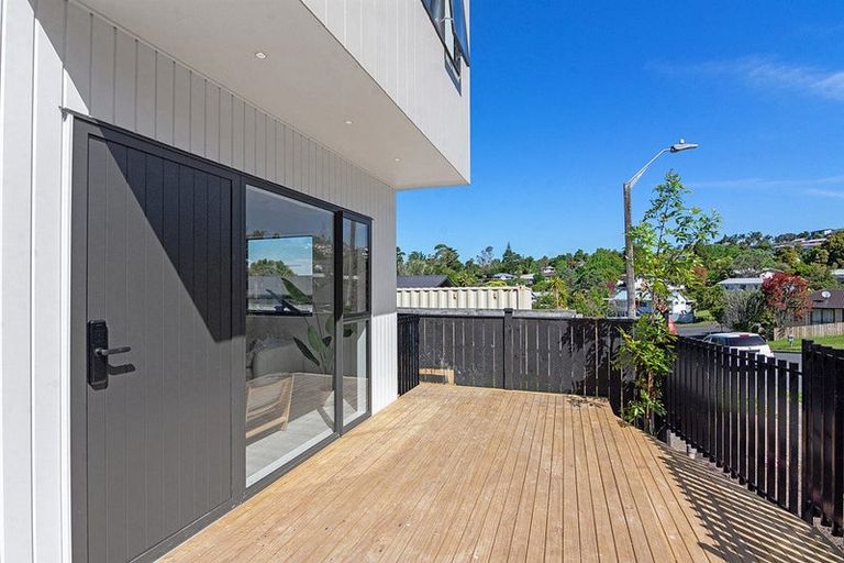 Photo of property in 11 Glenfinn Place, Massey, Auckland, 0614
