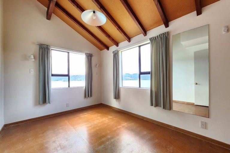 Photo of property in 1 Maramanui Way, Karaka Bays, Wellington, 6022