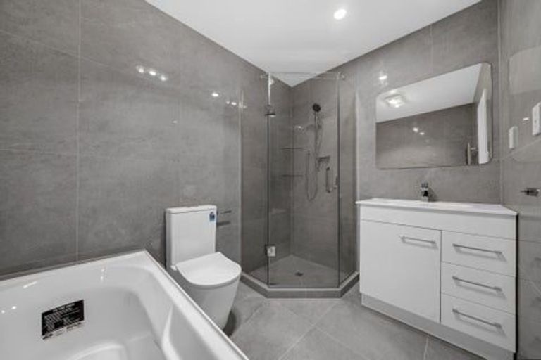 Photo of property in 9 Edgerton Road, Te Atatu Peninsula, Auckland, 0610
