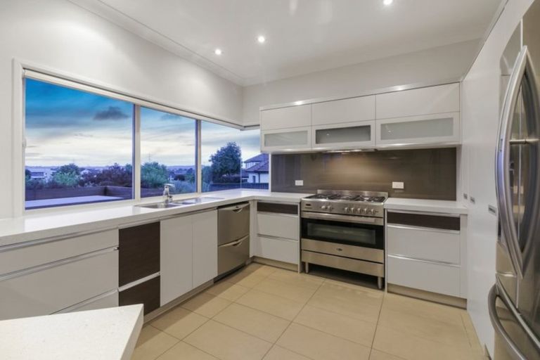 Photo of property in 9 Corsica Way, Karaka, Papakura, 2113