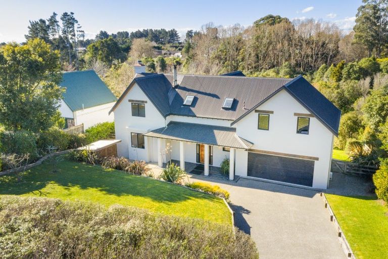 Photo of property in 20 Cashmere Drive, Fitzherbert, Palmerston North, 4410