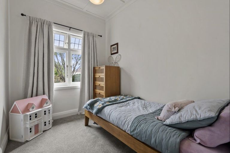Photo of property in 73 Brightwater Terrace, Terrace End, Palmerston North, 4410