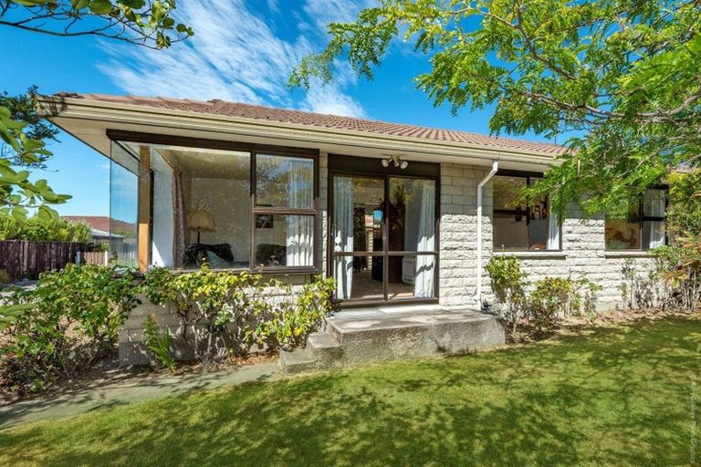 Photo of property in 1/7 Lydbury Place, Parklands, Christchurch, 8083