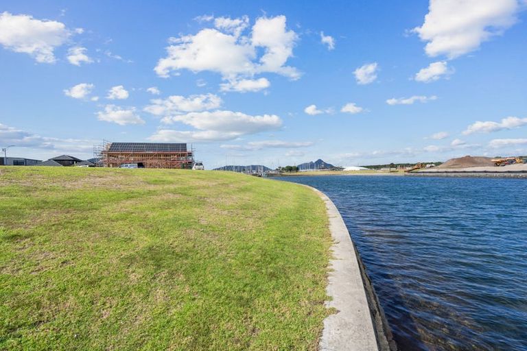 Photo of property in 62 Waitemata Drive, One Tree Point, 0118