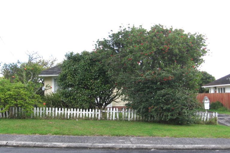 Photo of property in 11 Mackenzie Street, Te Atatu South, Auckland, 0610