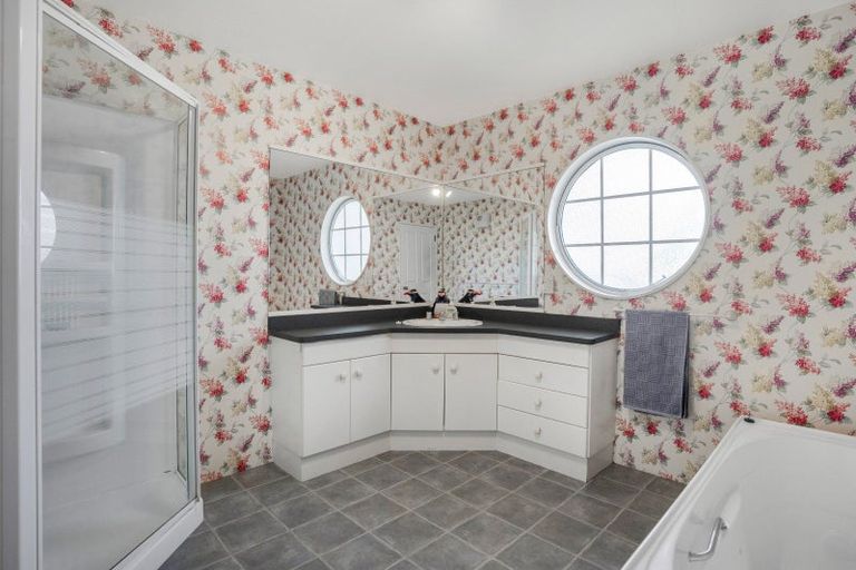 Photo of property in 15 Wood Street, Greytown, 5712