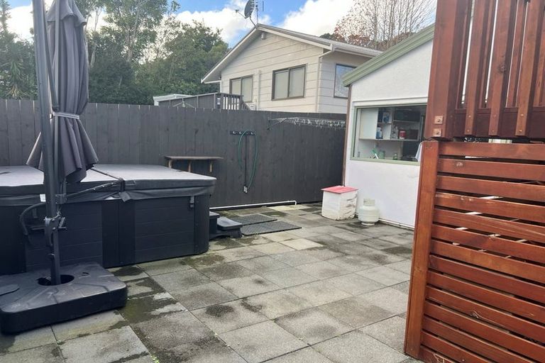Photo of property in 2/224 Forrest Hill Road, Forrest Hill, Auckland, 0620