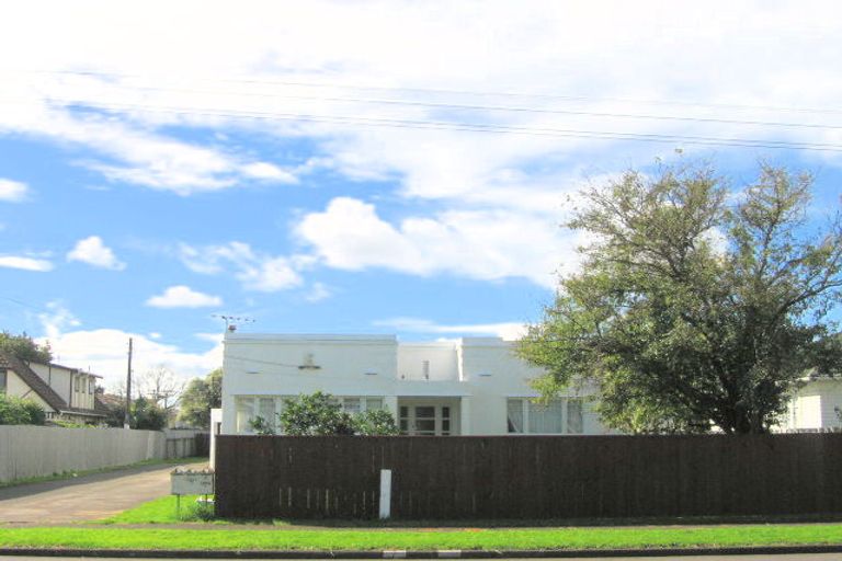 Photo of property in 108 Carruth Road, Papatoetoe, Auckland, 2025