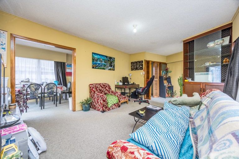 Photo of property in 2 Lansdown Avenue, Papatoetoe, Auckland, 2025