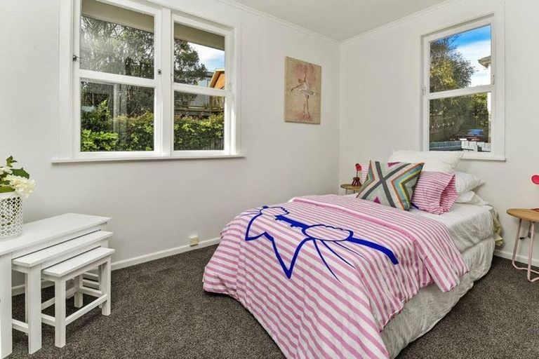 Photo of property in 2/14 Selwyn Crescent, Forrest Hill, Auckland, 0620