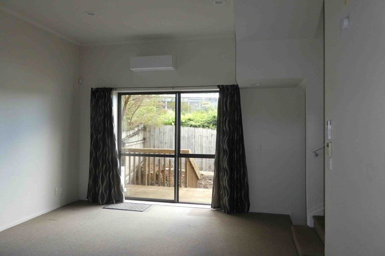 Photo of property in 5/2 Swan Hill Drive, Glen Eden, Auckland, 0602