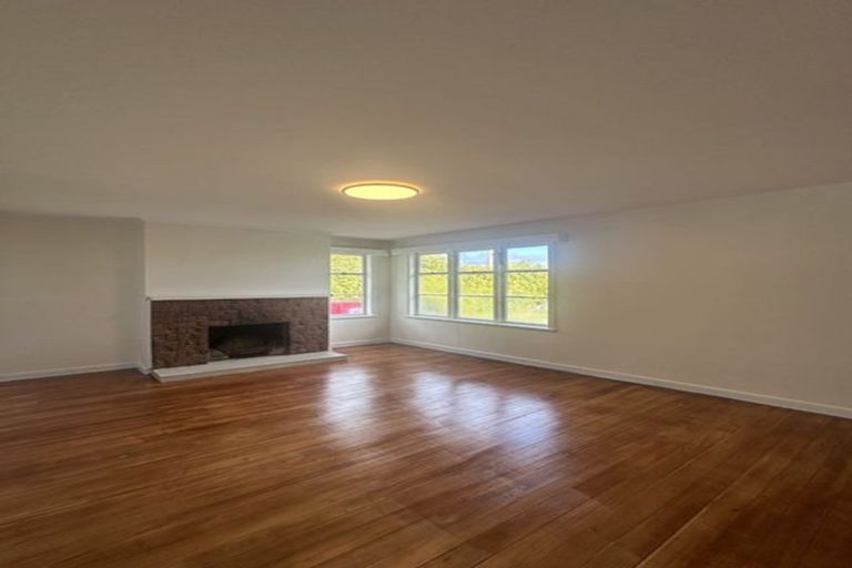 Photo of property in 479 Waitakere Road, Taupaki, Henderson, 0782