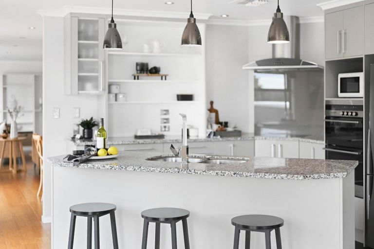 Photo of property in 16 Hampshire Court, Flagstaff, Hamilton, 3210