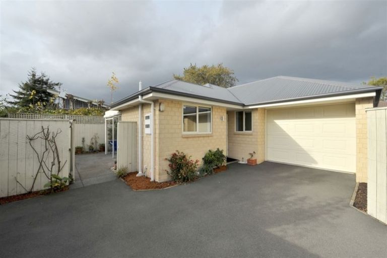 Photo of property in 23d Grassmere Street, Papanui, Christchurch, 8052