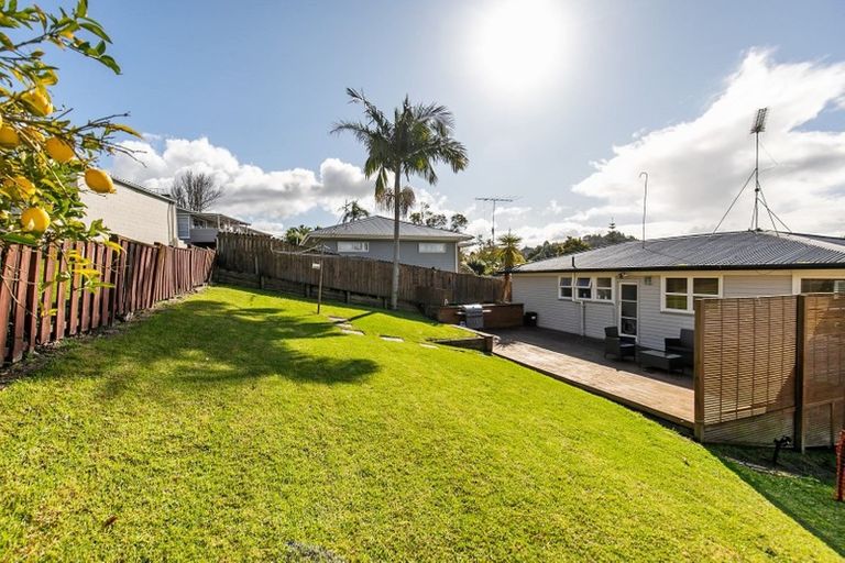 Photo of property in 60 Lauderdale Road, Birkdale, Auckland, 0626