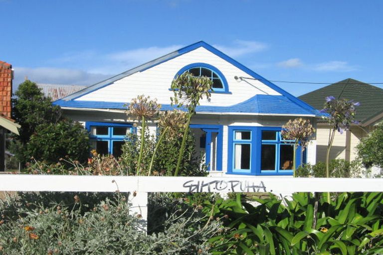 Photo of property in 79 Queens Drive, Lyall Bay, Wellington, 6022