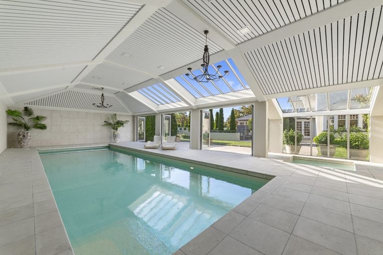 Photo of property in 5 Saint Barnabas Lane, Fendalton, Christchurch, 8052