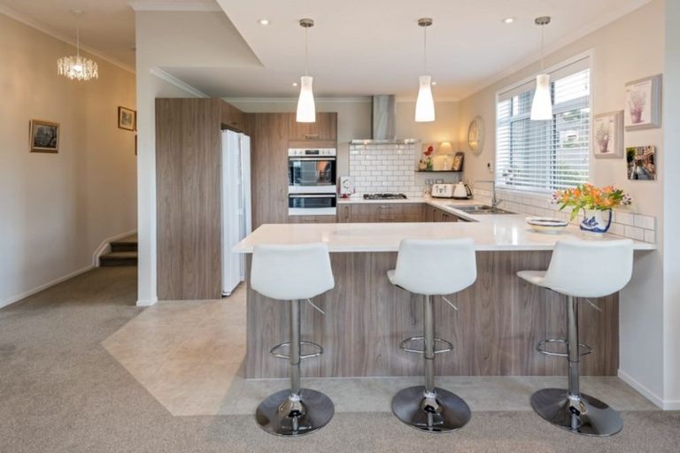Photo of property in 8 Ridge View Crescent, Pukekohe, 2120