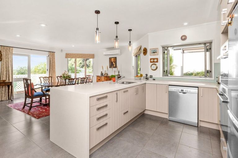 Photo of property in 4 Amner Place, Bluff Hill, Napier, 4110