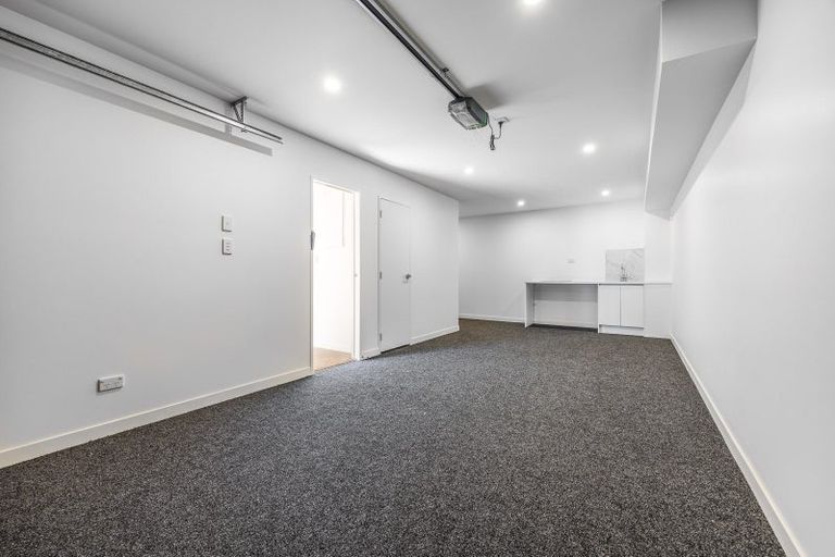 Photo of property in 17b Hogans Road, Glenfield, Auckland, 0629