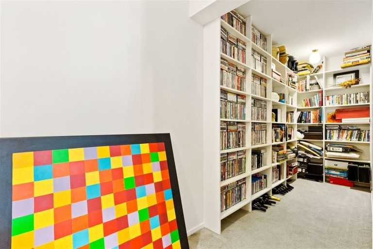 Photo of property in 48 Renata Crescent, Te Atatu Peninsula, Auckland, 0610