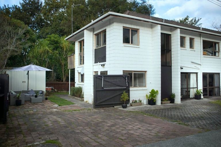 Photo of property in 2/33 Glenvar Road, Torbay, Auckland, 0630