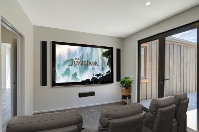 Photo of property in 16 Kinross Lane, Jacks Point, Queenstown, 9371