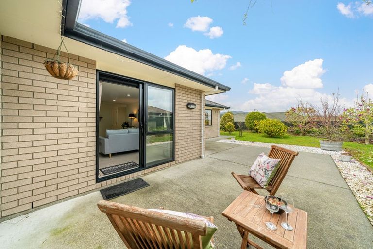 Photo of property in 48 Sunstone Crescent, Brown Owl, Upper Hutt, 5018