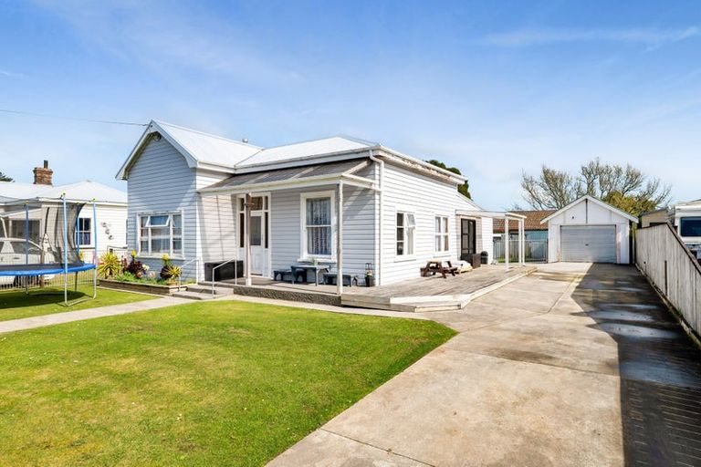 Photo of property in 15 York Street, Eltham, 4322
