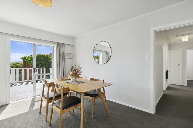 Photo of property in 5 Oswald Crescent, Paparangi, Wellington, 6037