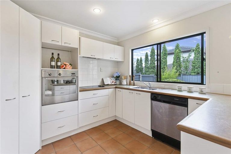 Photo of property in 16 Kilsyth Way, East Tamaki Heights, Auckland, 2016