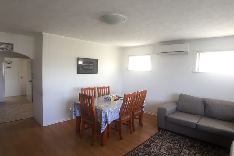 Photo of property in 19 Sunhaven Avenue, Glenfield, Auckland, 0629