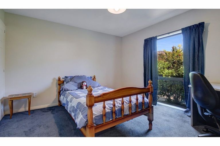 Photo of property in 30 Derenzy Place, Avonhead, Christchurch, 8042