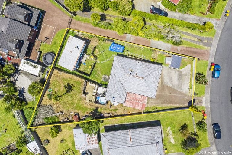 Photo of property in 13 Pipitea Place, Massey, Auckland, 0614