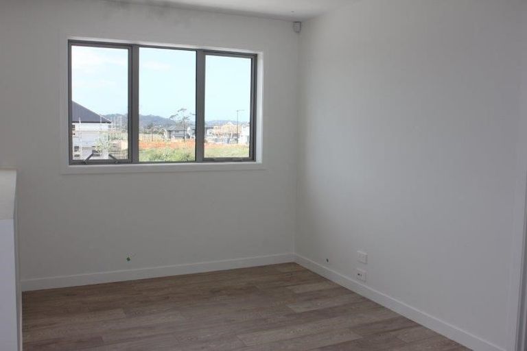 Photo of property in 33 Myland Drive, Hobsonville, Auckland, 0616