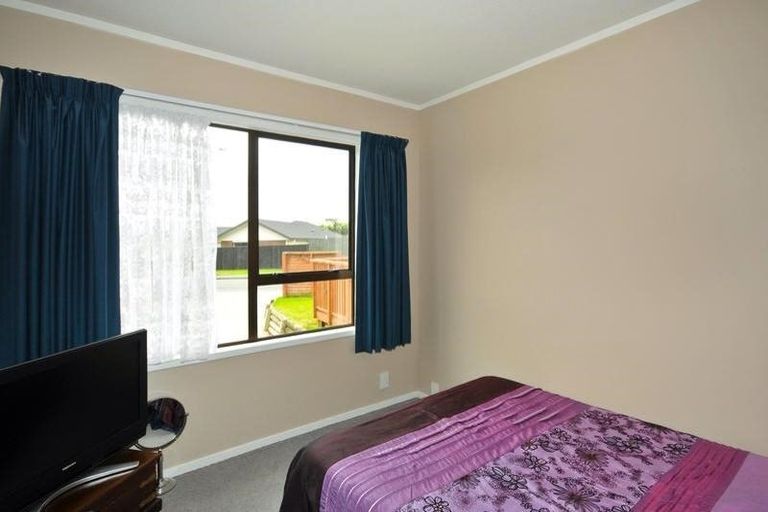 Photo of property in 52f1 Guadeloupe Crescent, Grenada Village, Wellington, 6037