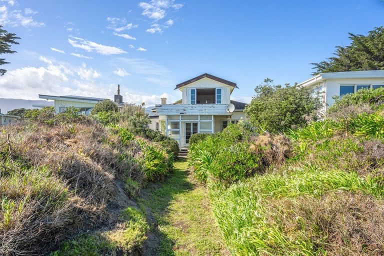 Photo of property in 23 Tutere Street, Waikanae Beach, Waikanae, 5036