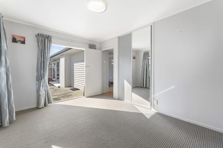 Photo of property in 25 Kingdale Road, Henderson, Auckland, 0610