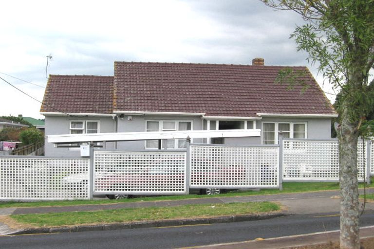 Photo of property in 42 Rimu Street, New Lynn, Auckland, 0600