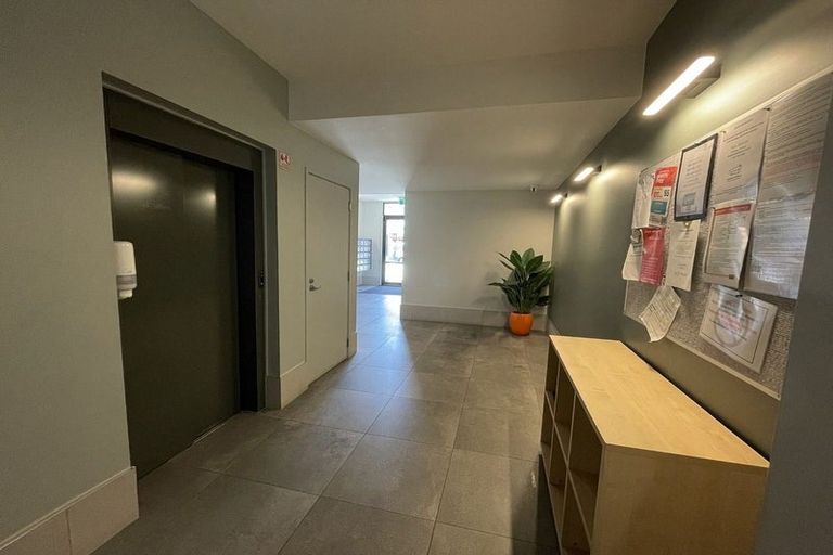 Photo of property in Urbane Apartments, 21/29 Webb Street, Mount Cook, Wellington, 6011